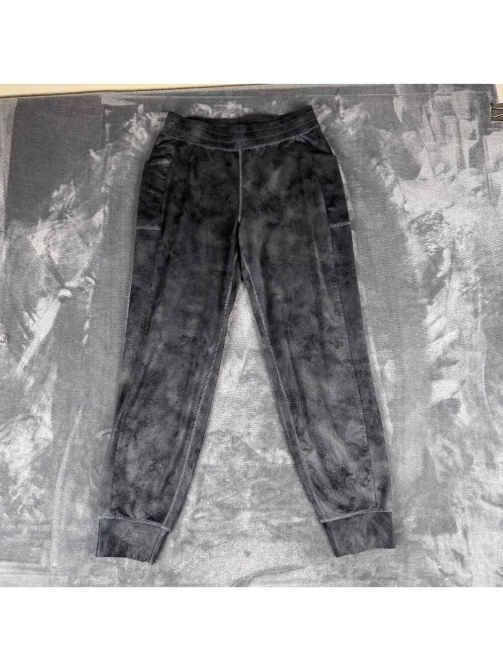 Fabletics On The Go Cold Weather Jogger Womens Medium Drawstring Black Gray Dye